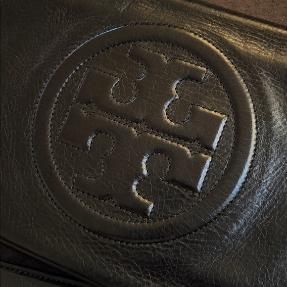 Tory Burch Bombe Reva Black Leather Clutch with Gold Chain - Picture 5 of 10